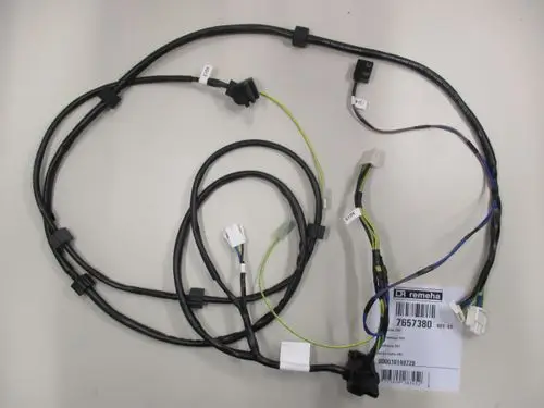 Kabelbaum von Remeha mit mehreren Leitungen und Steckverbindungen, zur elektrischen Verbindung in Heizsystemen.